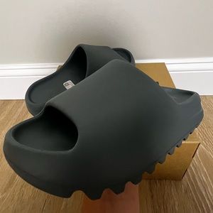 ❗️❗️Yeezy Slide ‘Slate Marine’